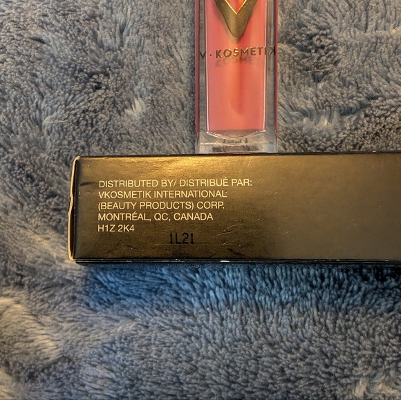 V Kosmetik Liquid Velvet Lipstick in Bubbly 0.21oz 6g - Picture 2 of 6
